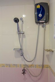 Eing Lay Beach Guesthouse
