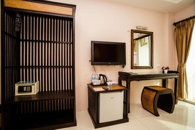 OYO 75321 Gemma Patong