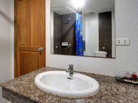 Global Hotel Beach View