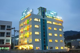 Green Harbor Hotel & Service Apartments
