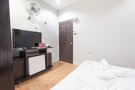 Green Mango Guesthouse by ZEN Rooms