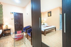 Green Mango Guesthouse by ZEN Rooms