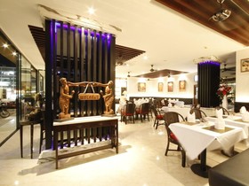 Hemingways Silk Hotel
