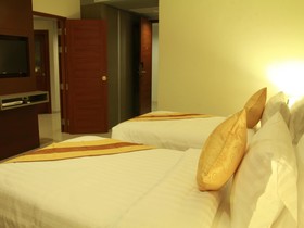 Hemingways Silk Hotel