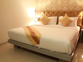Hemingways Silk Hotel