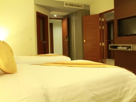 Hemingways Silk Hotel