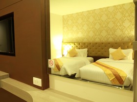 Hemingways Silk Hotel