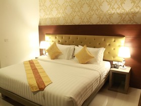 Hemingways Silk Hotel