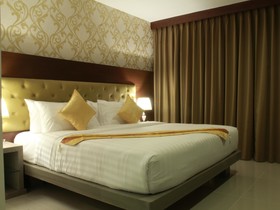 Hemingways Silk Hotel