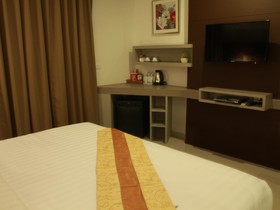 Hemingways Silk Hotel