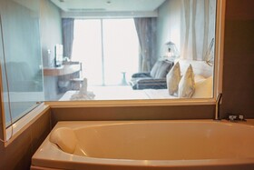 Hubtel Patong Suite