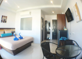 i-Kroon Cafe & Hotel