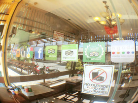 i-Kroon Cafe & Hotel
