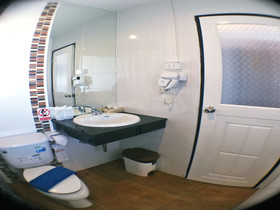 i-Kroon Cafe & Hotel