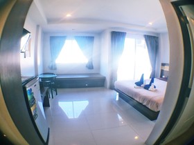 i-Kroon Cafe & Hotel