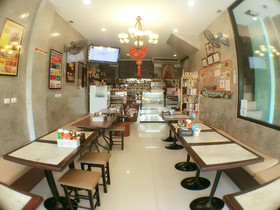 i-Kroon Cafe & Hotel