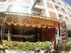 i-Kroon Cafe & Hotel