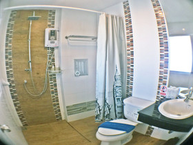 i-Kroon Cafe & Hotel