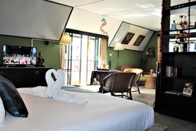 Kelly's Residency