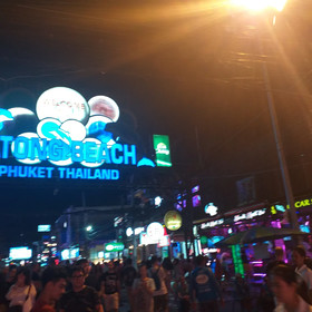 Menulis Coolly House Patong