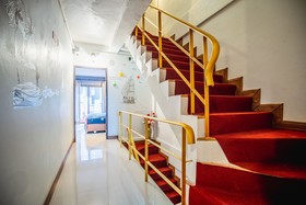 Menulis Coolly House Patong