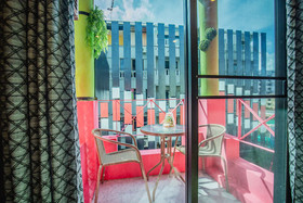 Menulis Coolly House Patong
