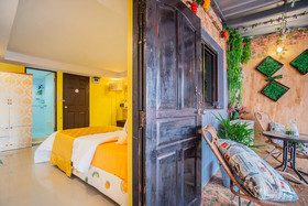 Menulis Coolly House Patong