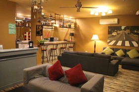 Ol'Masta Hotel & Lounge