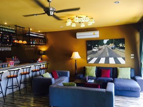 Ol'Masta Hotel & Lounge