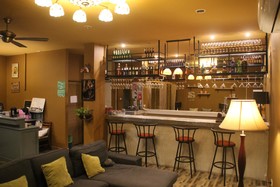 Ol'Masta Hotel & Lounge