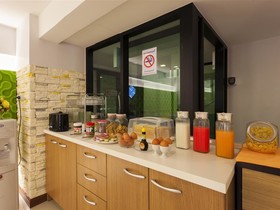 Patong Max Value Hotel
