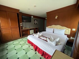 Patong Social Hotel & Restaurant