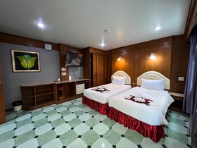 Patong Social Hotel & Restaurant