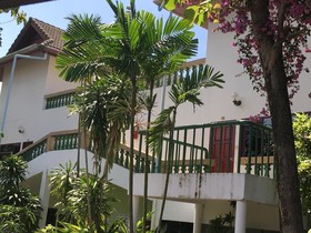 Royal Crown Hotel & Palm Spa Resort