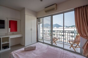 Santi White House Patong Hotel