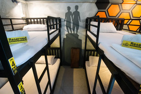 Beehive Phuket Old Town - Hostel