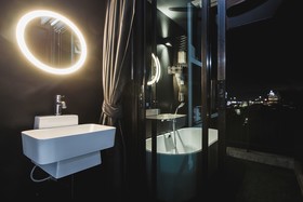 Blu Monkey Hub and Hotel
