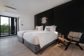 Blu Monkey Hub & Hotel