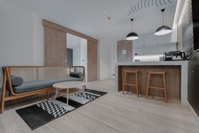 Blu Monkey Hub & Hotel