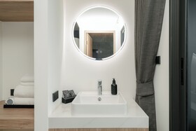 Blu Monkey Hub & Hotel