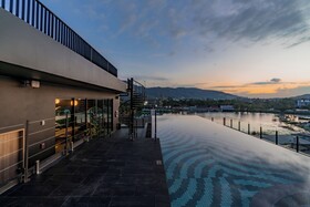 Blu Monkey Hub & Hotel