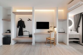 Blu Monkey Hub & Hotel