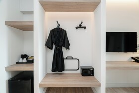 Blu Monkey Hub & Hotel