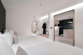 Blu Monkey Hub & Hotel