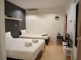 Chino Town Gallery Alley