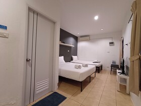 Chino Town Gallery Alley