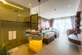 Crest Resort & Pool Villas