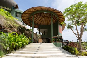 Crest Resort & Pool Villas