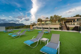 Crest Resort & Pool Villas