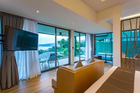 Crest Resort & Pool Villas